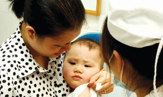 Tiêm chủng là cách tốt nhất để phòng bệnh. Ảnh: Dương Ngọc.