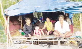 Những phận đời lênh đênh đầu nguồn lũ