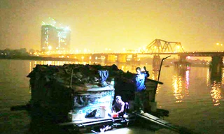 Bức ảnh anh Cường chụp căn lều cũ của ông bà, trước khi nó được dỡ ra để dồn vật liệu cho căn lều mới.