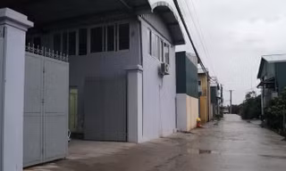Những cơ sở sản xuất này đang tạo công ăn việc làm cho cả ngàn người dân địa phương. Ảnh: P.V