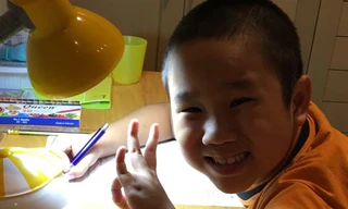 Nụ cười đã trở lại với cháu Trần Chí Kiên