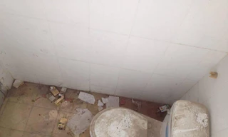 Bao giờ những nhà vệ sinh của học sinh mới hết bẩn