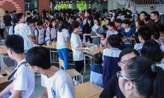 Với thông điệp “Khoa học không phải thứ gì đó quá cao siêu xa vời, nó là những thứ đơn giản xung quanh ta. Chỉ cần ta biết sáng tạo, mọi thứ đều là khoa học” - Triển lãm thu hút đông người tham gia.