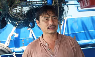 Ông Đinh Công Khánh: “Công ty đóng tàu đang cố tình đẩy ngư dân vào đường cùng”. Ảnh H.Văn