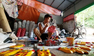 Làng làm đồ chơi trung thu ở Hưng Yên tất bật vào mùa