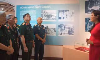 Hình ảnh về công tác chăm sóc, tri ân các thương binh, liệt sĩ đã công hiến xương máu và tuổi thanh xuân cho độc lập dân tộc và công cuộc bảo vệ Tổ quốc được trưng bày tại triển lãm 