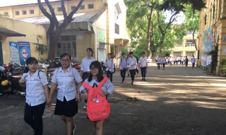 Thí sinh vui vẻ và tự tin đạt 9 điểm môn Toán. Ảnh: Đỗ Hợp