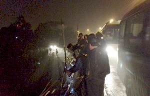 Ô tô đi ăn cưới lao xuống sông, 5 người thương vong