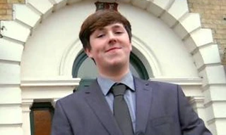 18 tuổi trở thành Ủy viên Hội đồng Thành phố