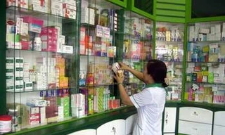 Bán thuốc tây như... bán rau