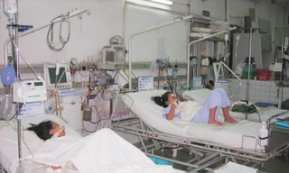 Trẻ em nhập viện vì bệnh viêm mô cầu Ảnh: L.N