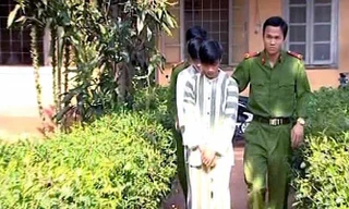 Nhân và Hậu tại cơ quan công an