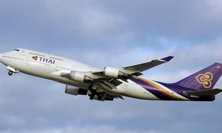 Máy bay đi vào vùng nguy hiểm, 6 người bị thương