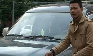 Trần Đức Vương và chiếc xe ô tô vi phạm luật giao thông.