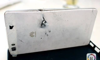 Shanghaiist đưa tin, doanh nhân Siraaj Abraham (41 tuổi) bị vướng vào một vụ cướp có vũ trang bên ngoài nhà ở Cape Town, Nam Phi hồi cuối tháng Tám.