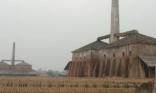 Cưỡng chế phá dỡ toàn bộ lò gạch trái phép ở Sóc Sơn