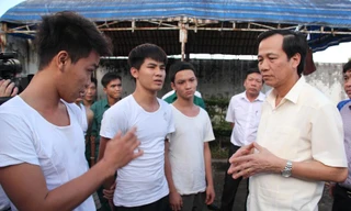 Bộ trưởng Đào Ngọc Dung tiếp xúc với các học viên tại cơ sở điều trị nghiện ma túy Đồng Nai