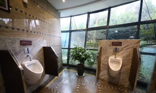 Bên trong nhà vệ sinh công cộng “năm sao” ở Trung Quốc