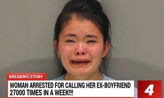 Kelly Murphy mếu máo tại trụ sở cảnh sát thành phố Alberta.