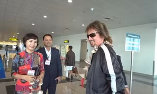 Danh ca Chris Norman đến sân bay Nội Bài 