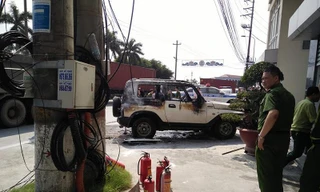 Chiếc xe trơ khung sau khi được dập tắt.