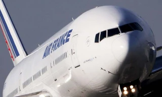 Hoảng hốt phát hiện bé một tuổi trong hành lý máy bay