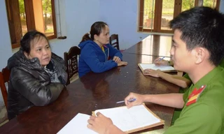 Các đối tượng trong đường dây đánh bạc “khủng” bằng hình thức ghi lô đề tại cơ quan công an Phú Vang, TT-Huế. 