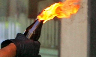 Mâu thuẫn trên bàn nhậu, mang xăng đến nhà đốt 'dằn mặt'