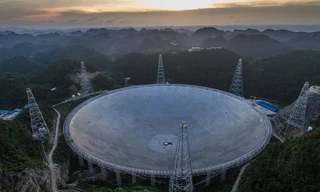 Vào tháng 7 vừa qua, kính viễn vọng vô tuyến lớn nhất thế giới được hoàn thành ở Quý Châu, Trung Quốc. Theo Tân Hoa Xã, siêu kính viễn vọng này sẽ chính thức đi vào hoạt động vào cuối tháng này.