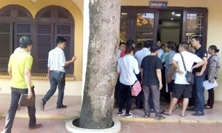 Người dân đến UBND huyện Thanh Trì yêu cầu làm rõ thông tin dự án