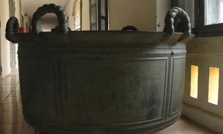 Vạc đồng Cẩm Thủy là một trong 8 bảo vật quốc gia có xuất xứ từ Thanh Hóa. Hiện vật được công nhận là bảo vật quốc gia ngày 30/12/2013 và đang được bảo quản tại Bảo tàng tổng hợp tỉnh Thanh Hóa. 