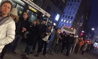 Người Mỹ xếp hàng dài từ sáng sớm chờ bầu cử 