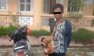 Xôn xao hình ảnh 'đạo chích' bị trói tay, treo gà vào cổ