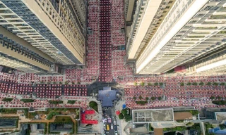 Mở đại tiệc chiêu đãi tân gia cho 15.000 người