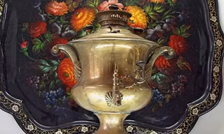 Chiếc ấm samovar truyền thống được FSB gắn thiết bị nghe lén. Ảnh minh họa: RT.