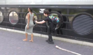 Video: Nhiều người phát hoảng vì con rắn đồ chơi