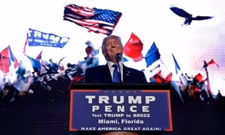 Ông Trump kêu gọi giải giáp lực lượng vệ sĩ của bà Clinton. Ảnh: Reuters.