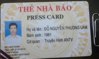 Thẻ nhà báo giả.