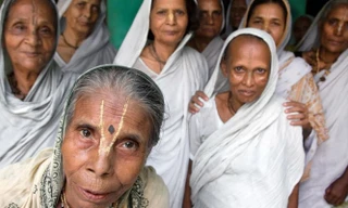 Bên trong thành phố có hơn 20.000 góa phụ