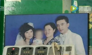 Bà mẹ (thứ hai từ phải sang) tự tử vì nghĩ rằng con trai bà (ngoài cùng bên phải) sẽ nhận được tiền bảo hiểm để chữa bệnh.