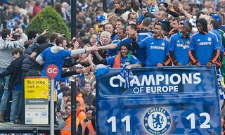 Chelsea được chào đón nhiệt liệt ngày trở về