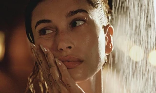 Những bí quyết trang điểm khiến mùa mưa không làm khó được bạn