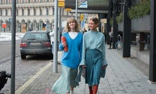 Chọn trang phục có màu sắc lạ mắt sẽ giúp bạn chiếm lấy tâm trí người đối diện