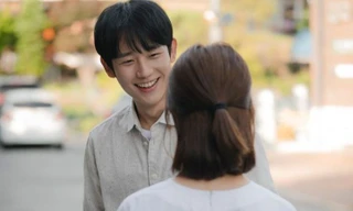 Những hành động này chứng tỏ anh ấy là người giàu tình cảm và chân thành