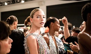 Hậu trường các show diễn thời trang mới là nơi "cuộc chiến" thật sự diễn ra