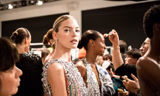 Hậu trường các show diễn thời trang mới là nơi "cuộc chiến" thật sự diễn ra