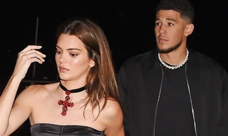 Mặc trang phục này ra đường, Kendall Jenner đang ngầm ám chỉ chưa chia tay bạn trai?