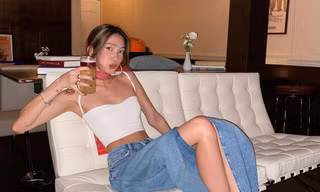 Áo hai dây kết hợp chất liệu denim, lựa chọn tuyệt vời cho ngày Hè nóng nực