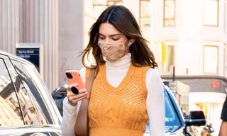 Nhìn Kendall Jenner mặc gì là biết món đồ nào sắp lên ngôi, có cả áo "đụng hàng" Jennie!