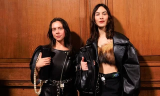 Đón đầu xu hướng Thu Đông: Ngay cả cách xách túi thời nay cũng thay đổi rồi!